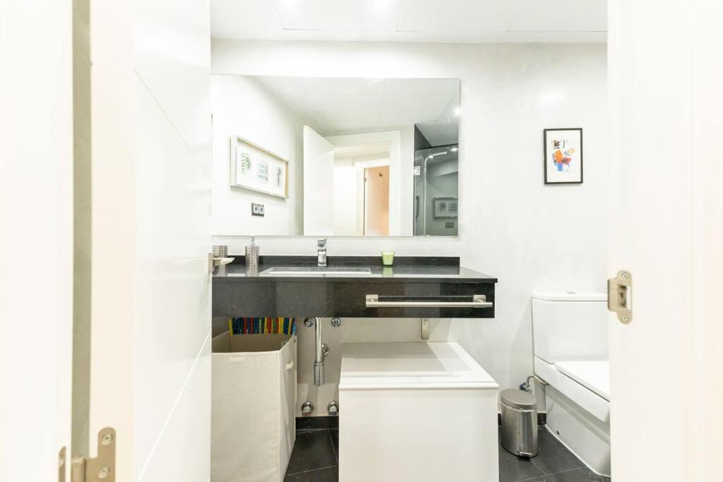 Pajaritos Center Suite By Valcambre Sevilla Exteriör bild