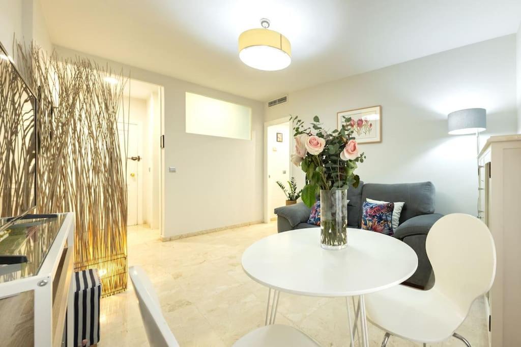 Pajaritos Center Suite By Valcambre Sevilla Exteriör bild